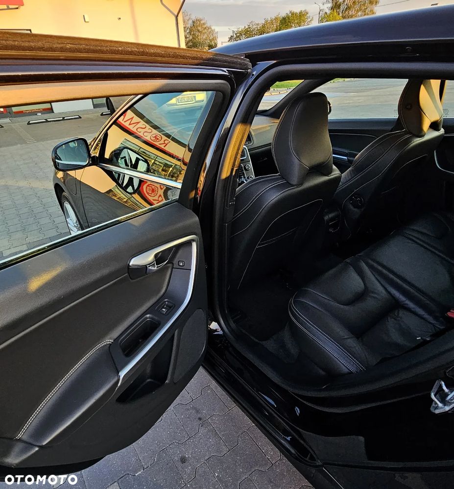 Volvo V60 ver-d6-plug--in--hybrid-awd-geartronic-summum - 17