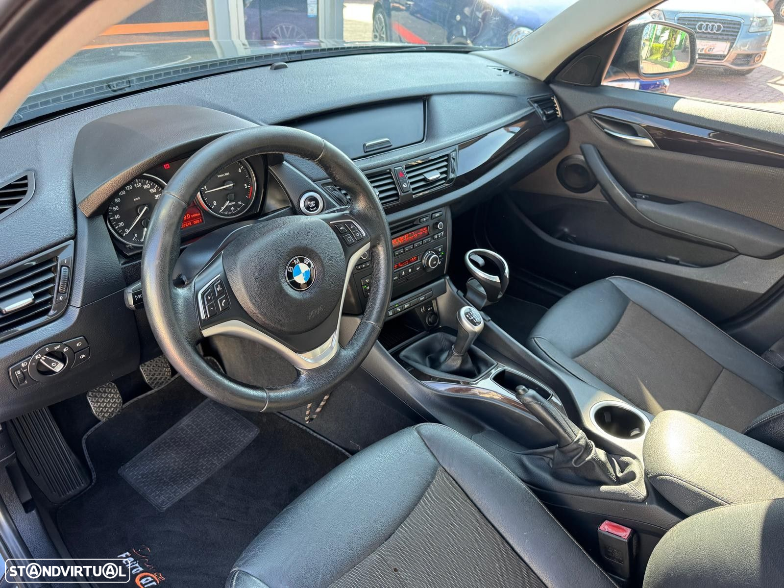 BMW X1 16 d sDrive xLine - 33