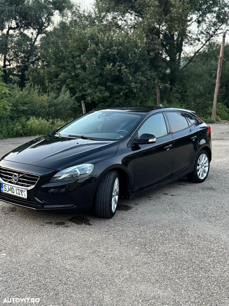 Volvo V40 T2 Momentum - 1