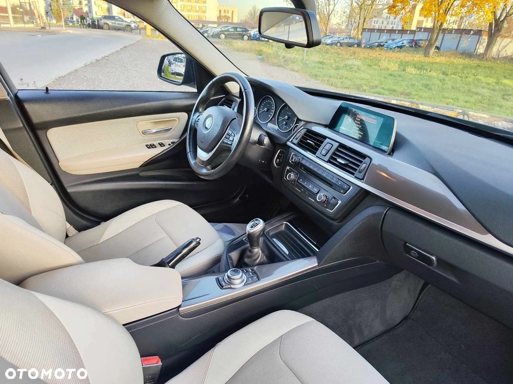 BMW Seria 3 318d Blue Performance - 23