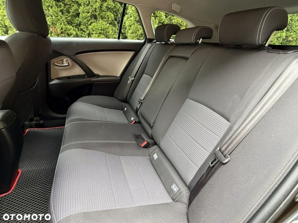 Toyota Avensis - 21