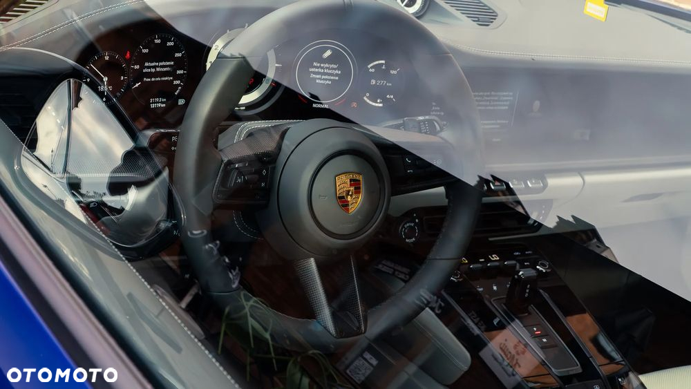 Porsche 911 Carrera 4 GTS - 8