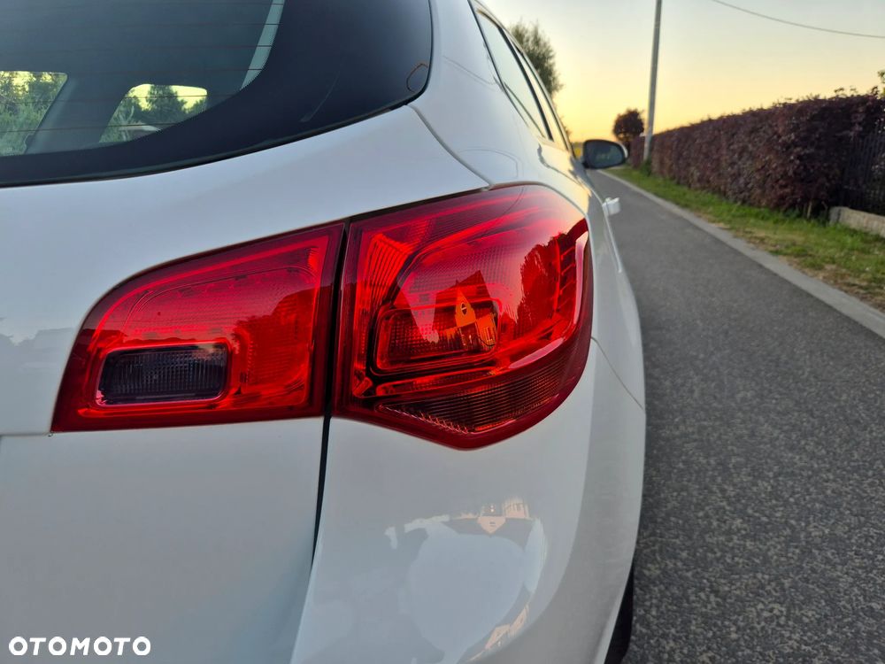 Opel Astra 1.6 Style - 12