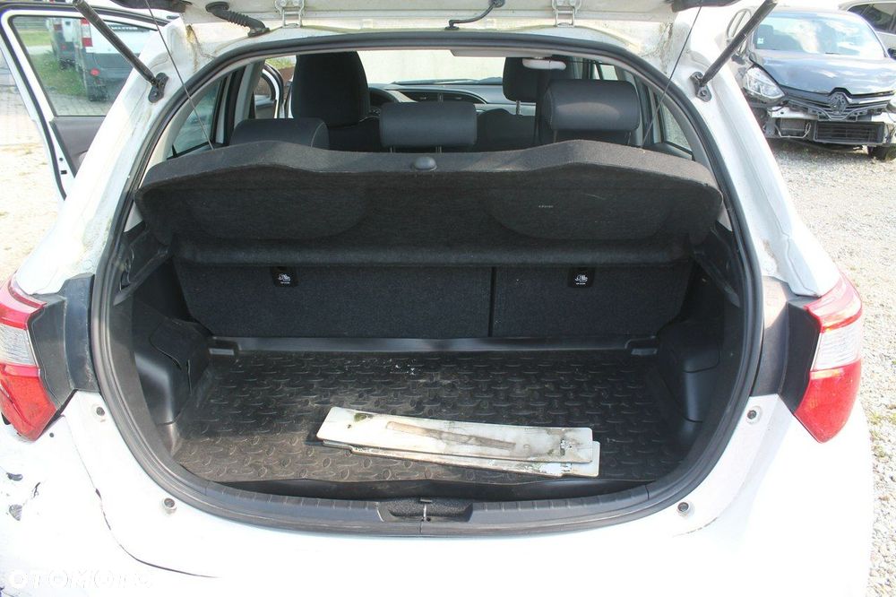 Toyota Yaris - 12