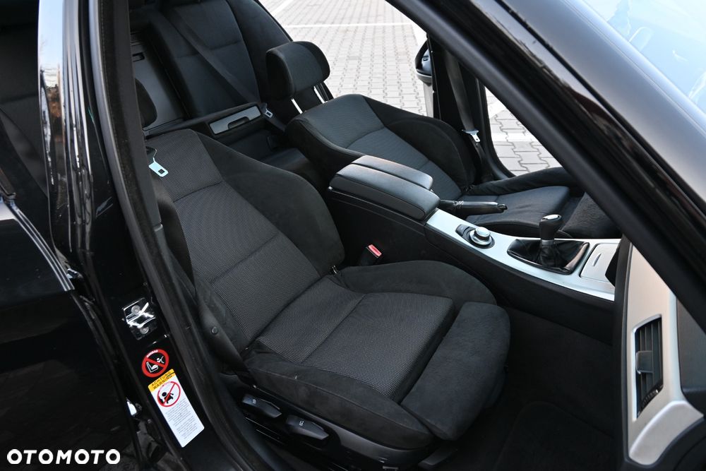 BMW Seria 3 318d DPF Edition Sport - 32