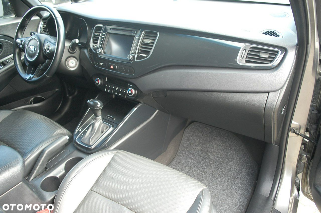 Kia Carens - 26