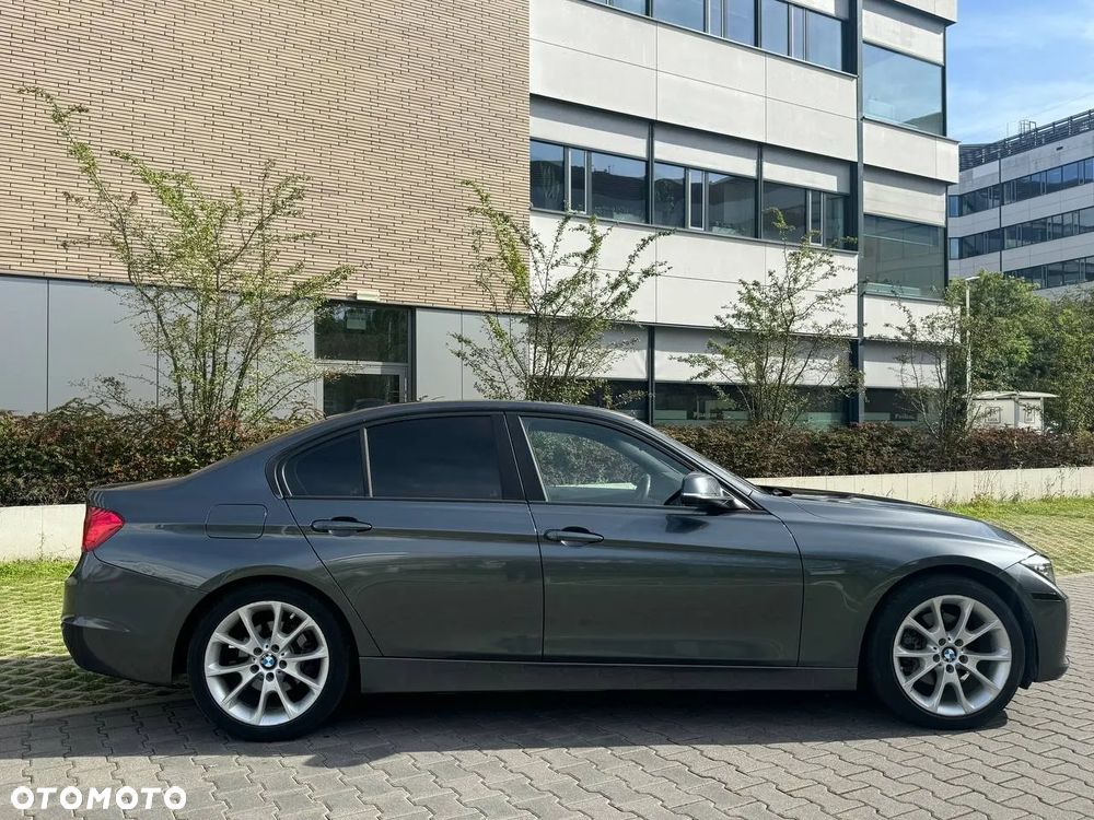 BMW Seria 3 320i Sport Line - 18
