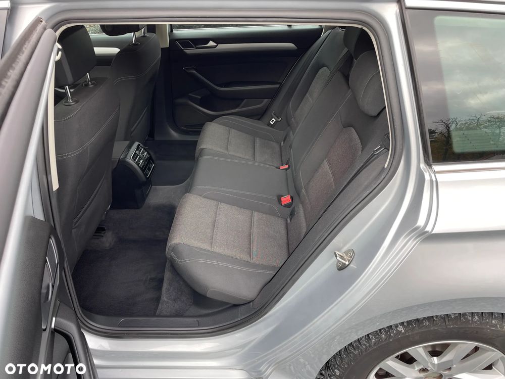 Volkswagen Passat - 16