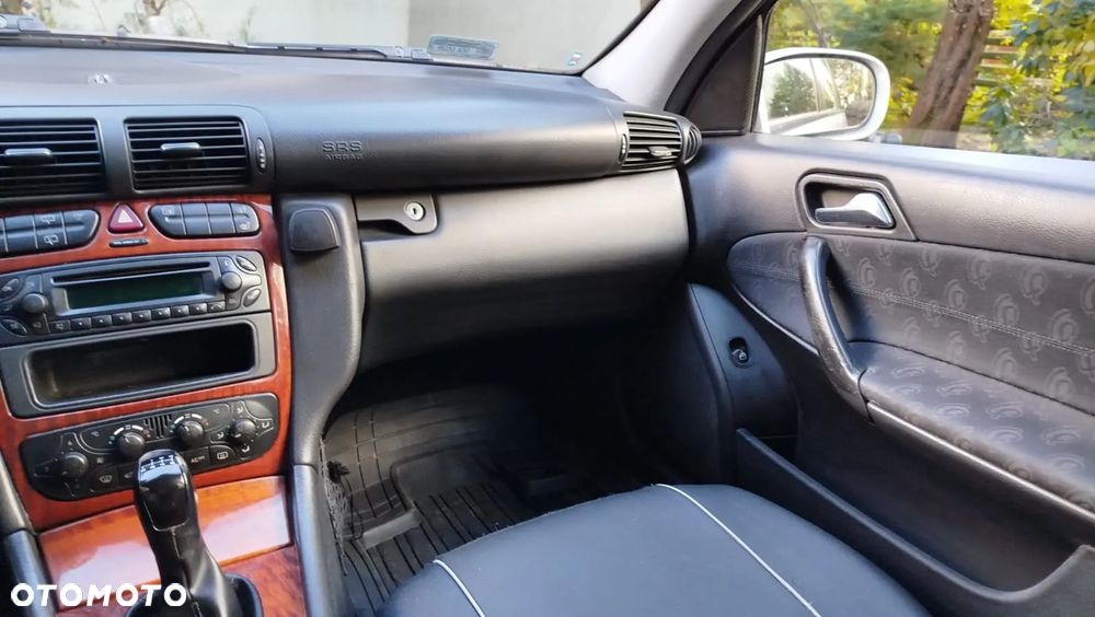 Mercedes-Benz Klasa C 220 T CDI Classic - 31