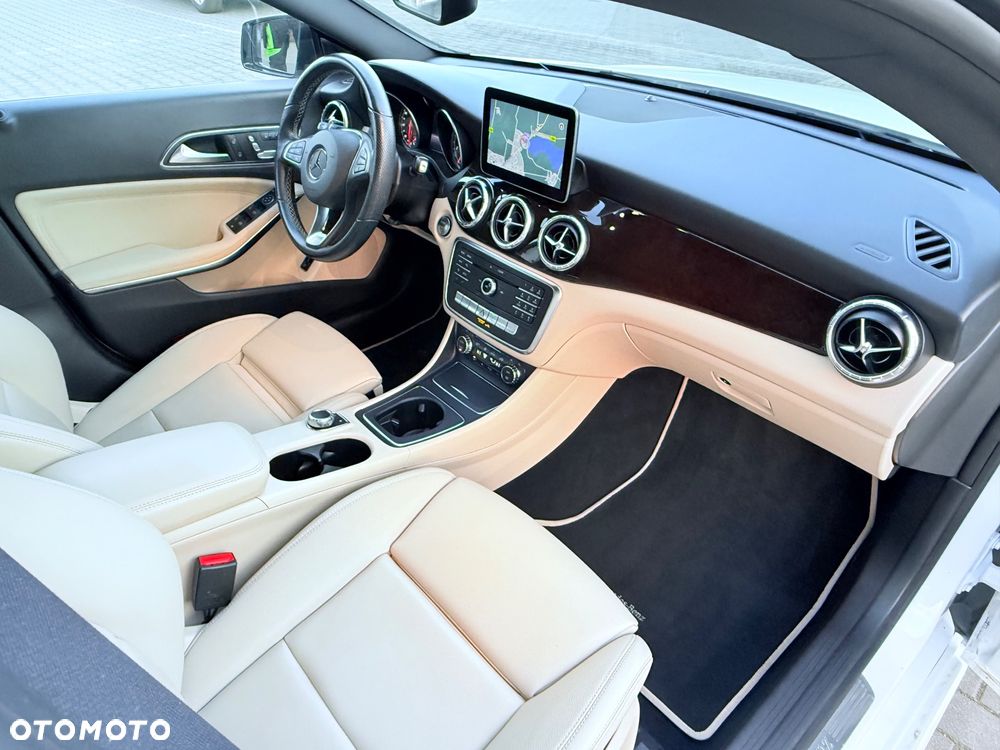 Mercedes-Benz CLA 250 4-Matic AMG Line - 3