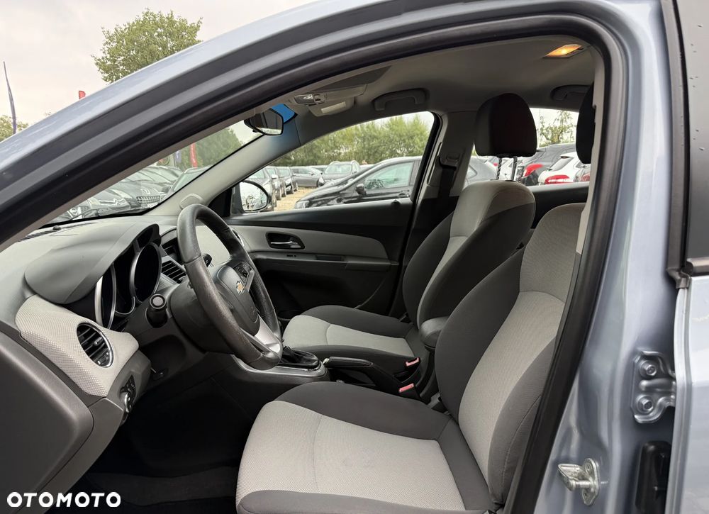 Chevrolet Cruze 1.6 LS - 30