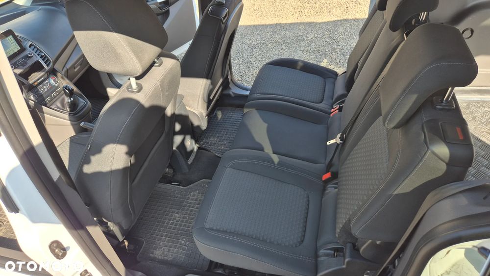 Ford Tourneo Connect Grand - 22