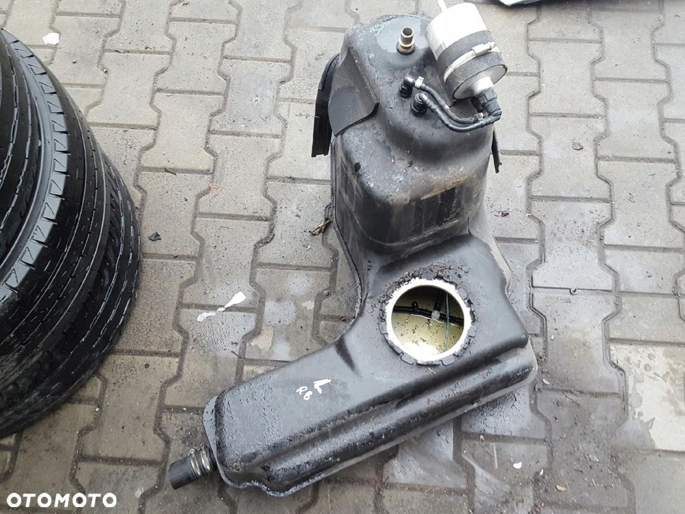 AUDI R8 420 4.2 TFSI BAK ZBIORNIK PALIWA LEWY - 1