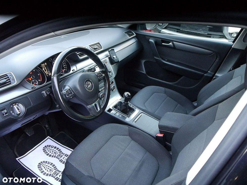 Volkswagen Passat - 28