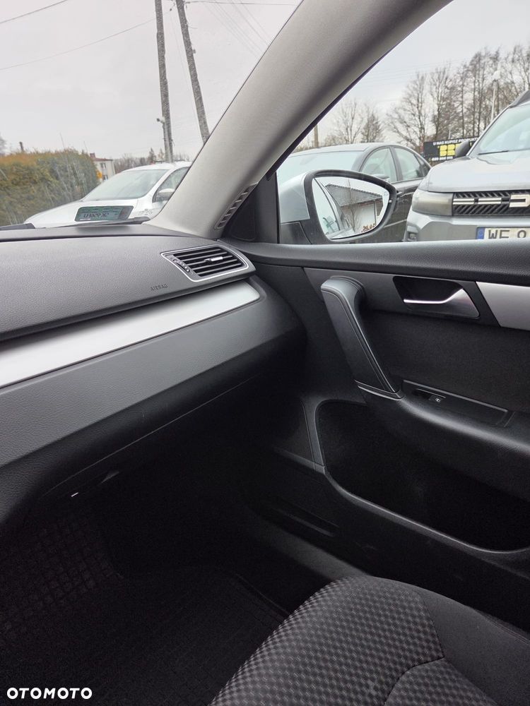 Volkswagen Passat 1.6 TDI Trendline - 6