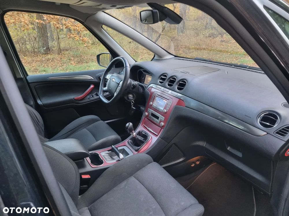 Ford Galaxy 2010 photo 5