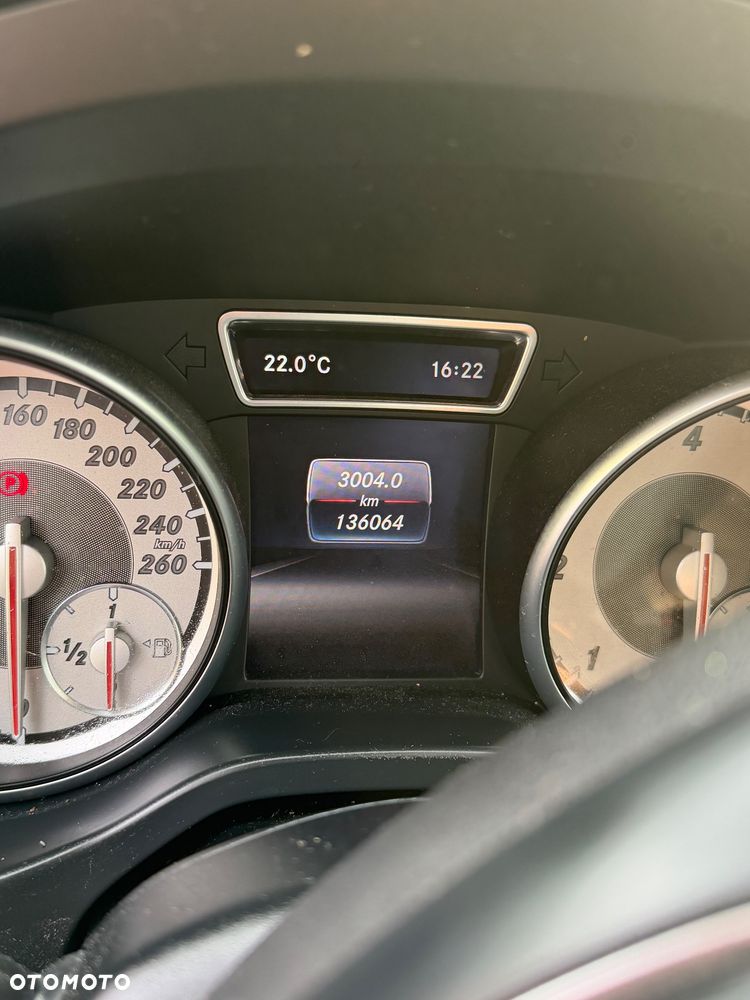 Mercedes-Benz GLA - 10