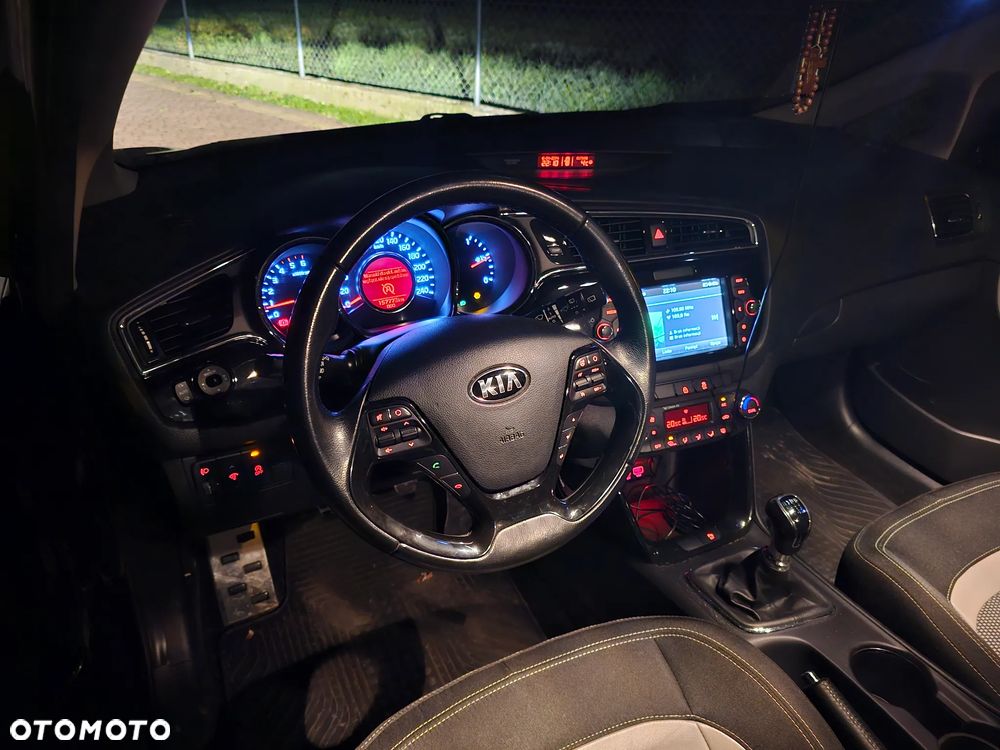 Kia Ceed - 12