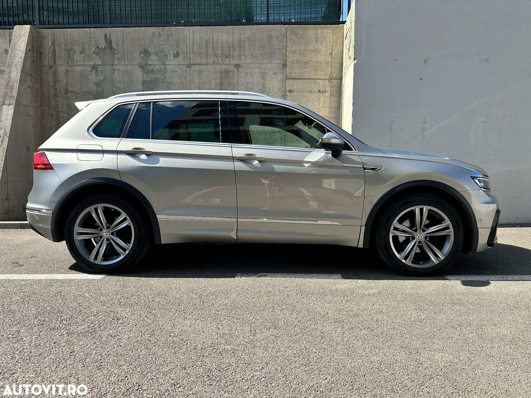 Volkswagen Tiguan 2.0 TDI SCR 4MOTION DSG R-Line - 29