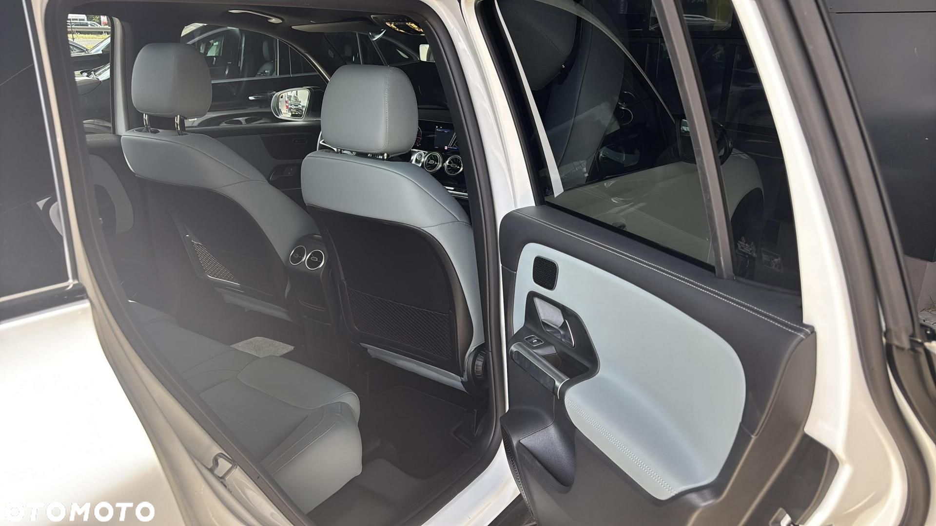 Mercedes-Benz GLB - 15
