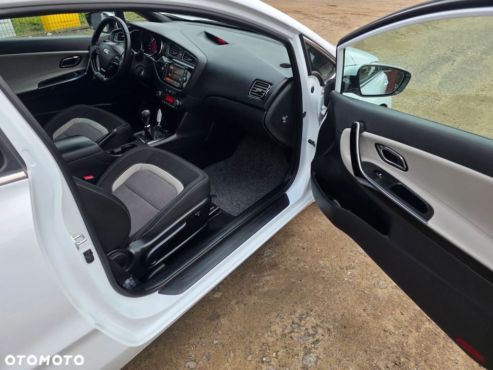 Kia Ceed - 8