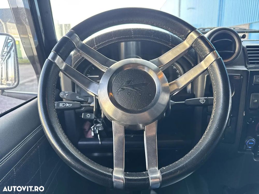 Land Rover Defender - 10