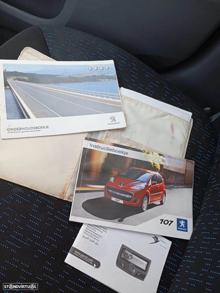 Peugeot 107 1.0 Urban Move - 24