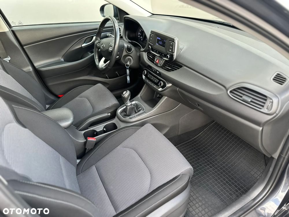 Hyundai i30 1.5 DPI Classic + - 23