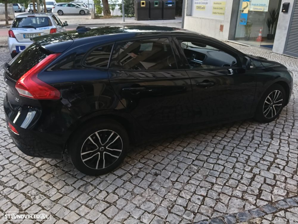 Volvo V40 2.0 D2 Momentum Eco - 18