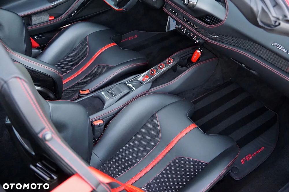 Ferrari F8 Spider - 26