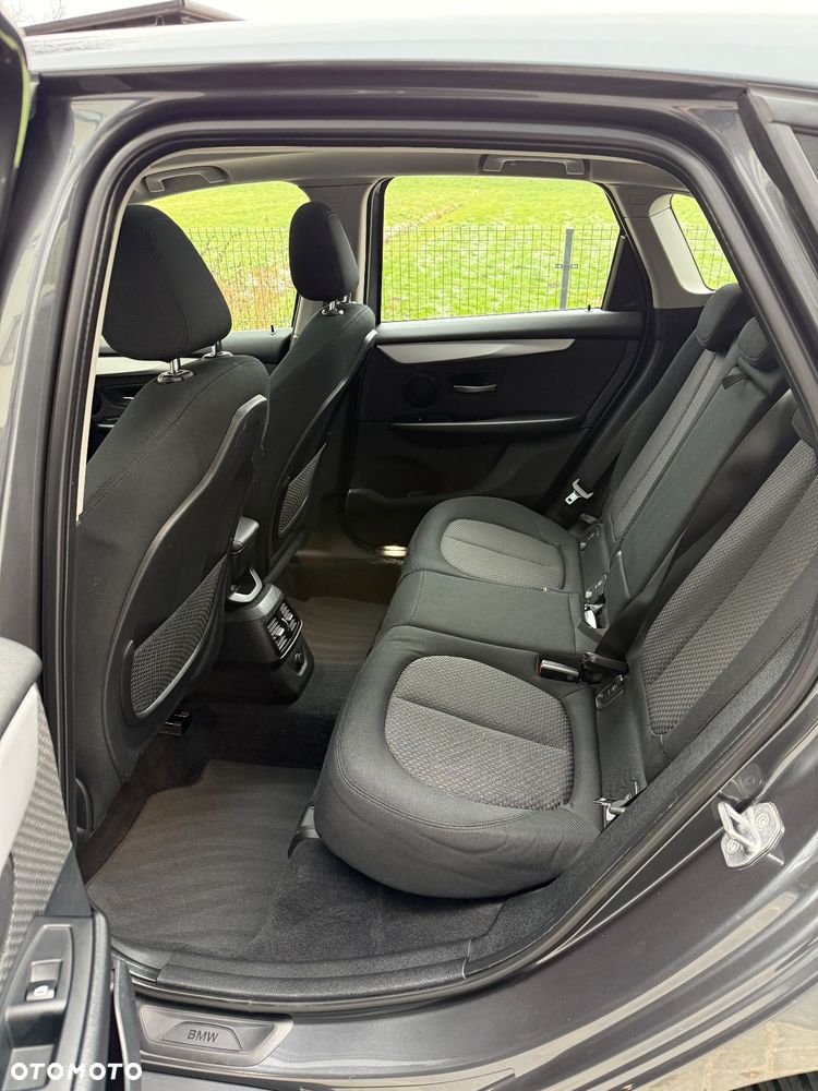 BMW Seria 2 218d - 19