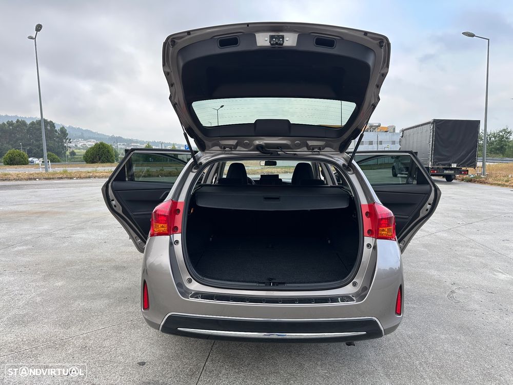 Toyota Auris Touring Sports 1.4 D-4D Com+P.Sport - 13