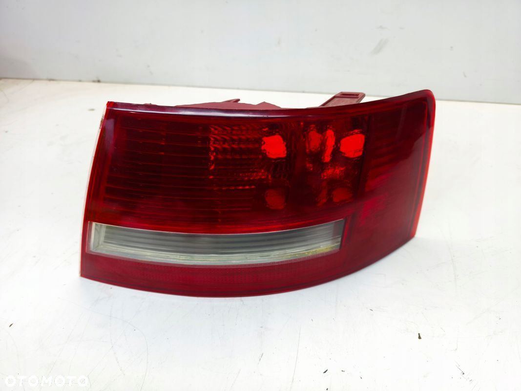 LAMPA PRAWY TYŁ W BŁOTNIK AUDI A6 C6 SEDAN DEPO - 1