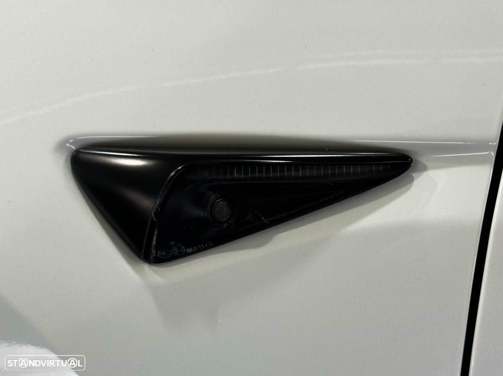 Tesla Model Y Long Range Dual Motor AWD - 16