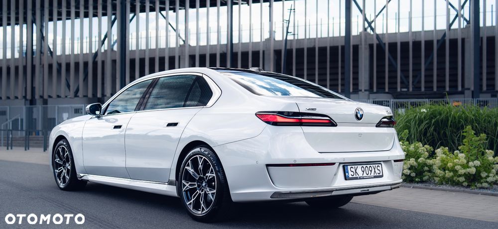 BMW Seria 7 730d xDrive mHEV - 13