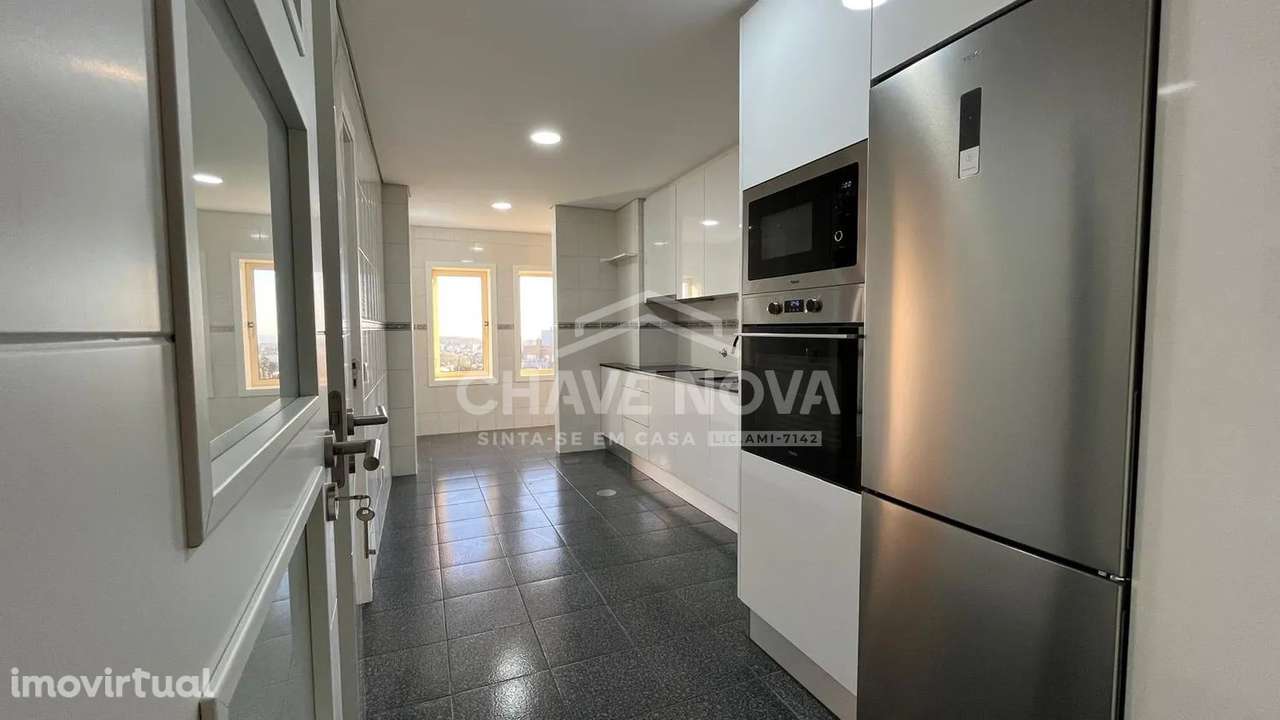 T2+1 Renovado na Madalena Com varanda, Box e Vista Mar - Grande imagem: 5/26