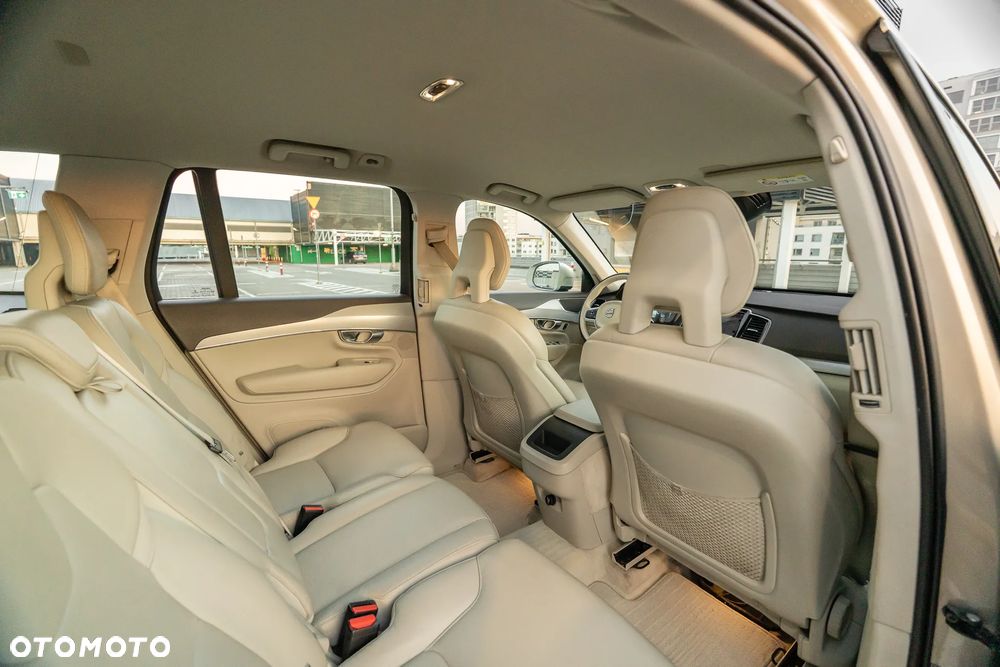 Volvo XC 90 D5 AWD Momentum - 28