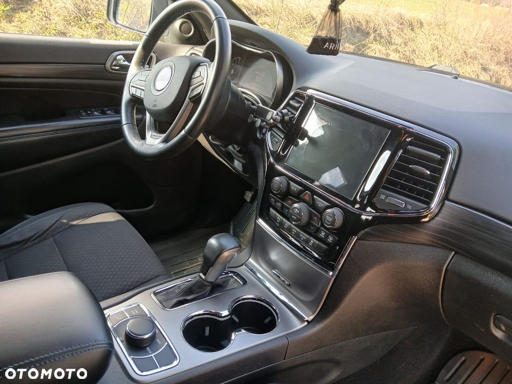 Jeep Grand Cherokee - 12