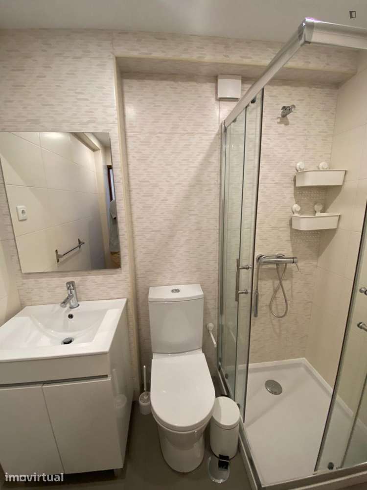 Quarto - localizado em Coimbra - Grande imagem: 2/14