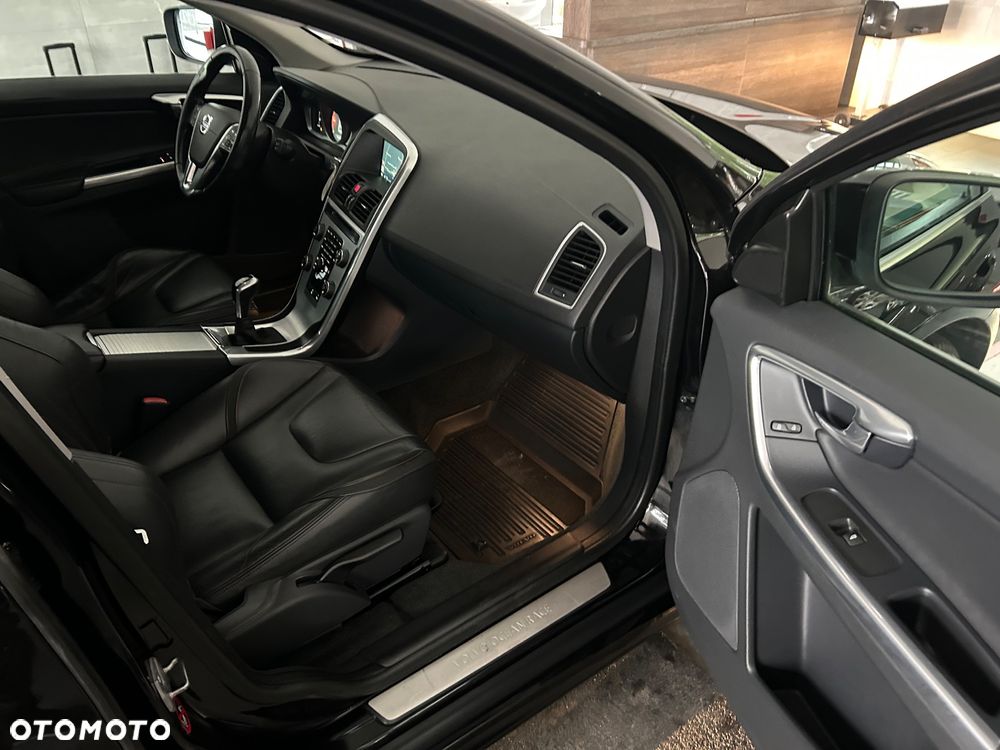 Volvo XC 60 D3 Drive-E R-Design Kinetic - 28