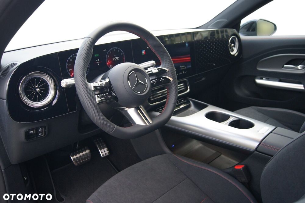 Mercedes-Benz CLA - 11