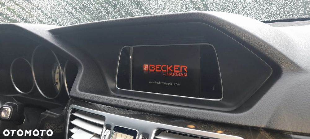 Mercedes-Benz Klasa E 220 BlueTEC 4-Matic Classic - 27