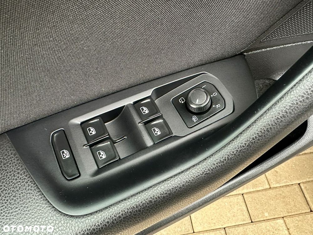 Volkswagen Passat Variant 2.0 TDI DSG (BlueMotion Technology) Comfortline - 17