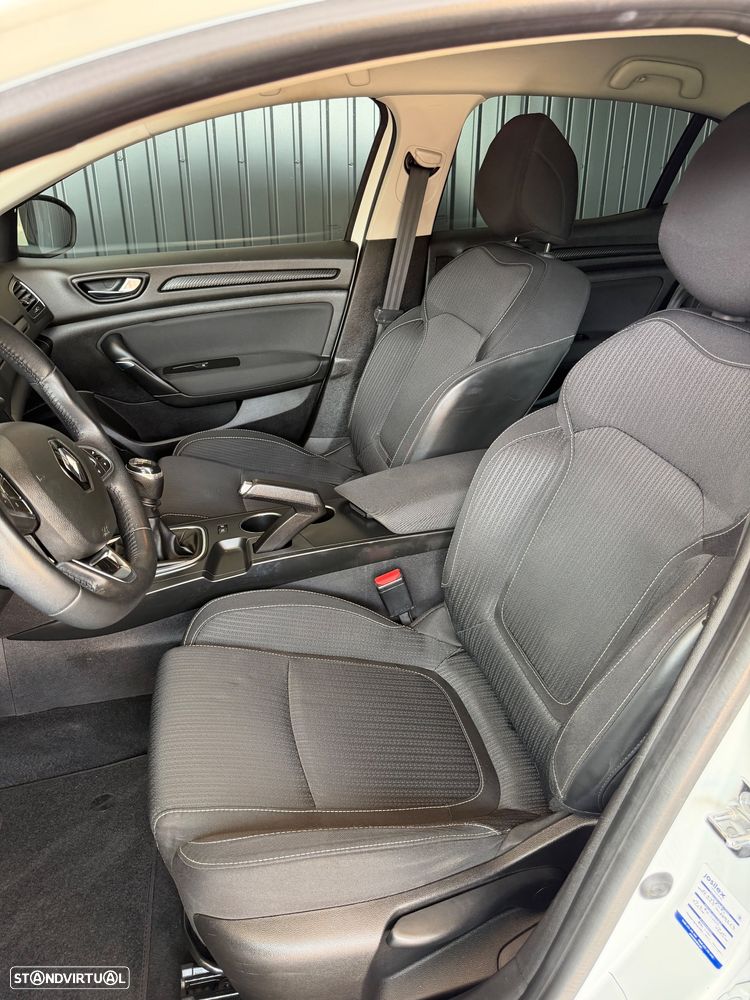 Renault Mégane dCi 95 FAP Paris Business - 23