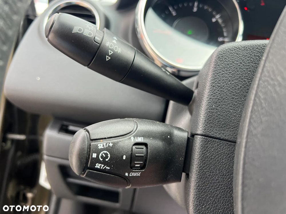 Peugeot 3008 1.6 HDi Premium - 24