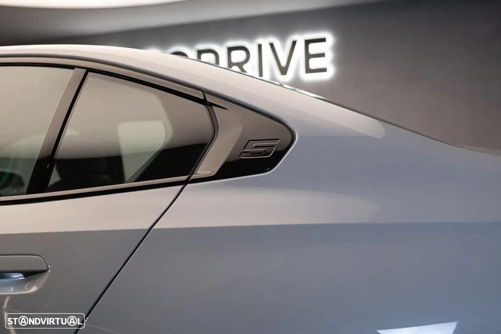 BMW 530 e Pack Desportivo M - 38