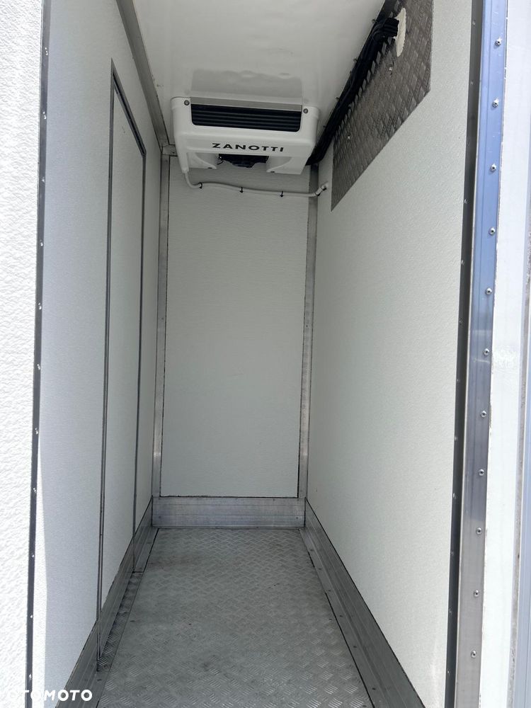 Mercedes-Benz Sprinter - 16