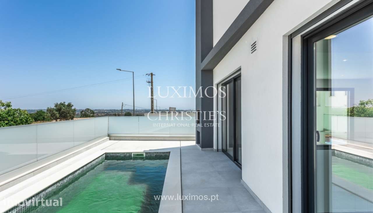 Moradia com piscina, para venda em Mexilhoeira Grande, Portimão, Alga - Grande imagem: 2/28