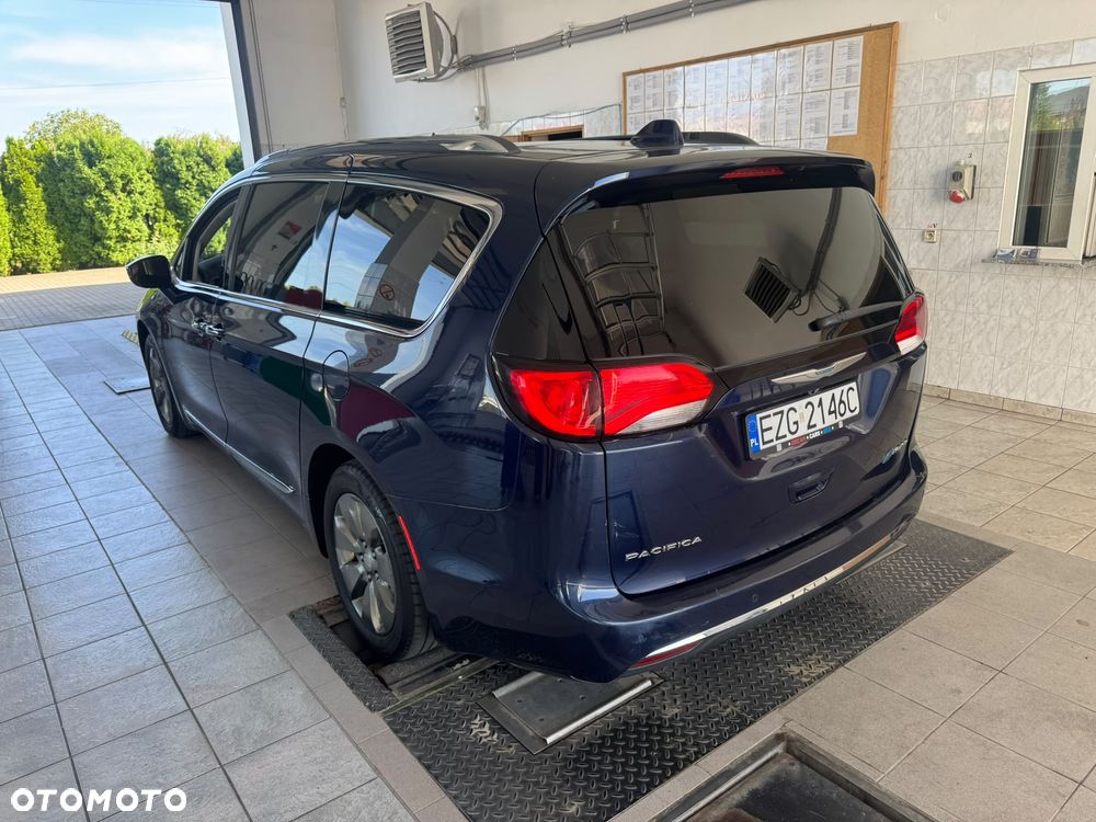 Chrysler Pacifica - 2