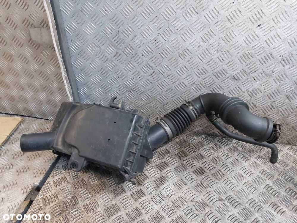 OBUDOWA FILTRA PRZEPŁYWOMIERZ RURA DOLOT MAZDA 626 V GF 2.0 D - 2